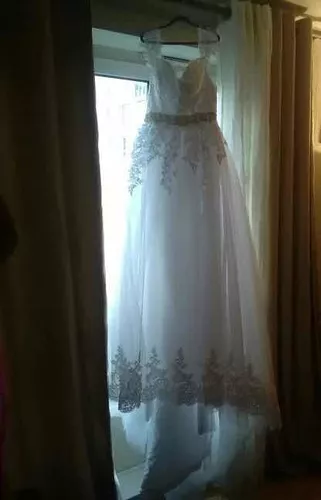 Vestido De Noiva Modelo Princesa Ombro A Ombro Cinto Pedras