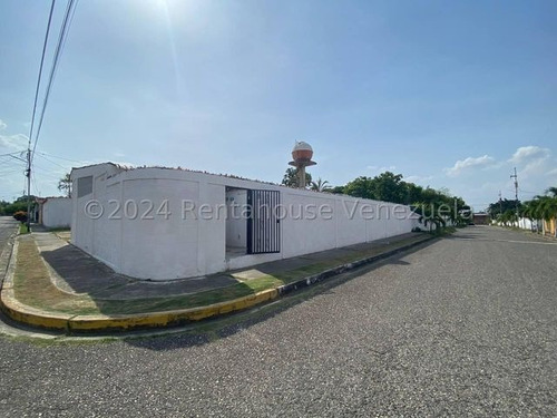 Naudy Escalona & Maribel Morillo Asesores Inmobiliarios De Rentahouse Venden Fabulosa Casa En Excelente Zona De Cabudare