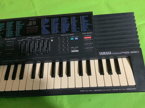 Teclado Yamaha Pss-380 No Sirve ( Para Piezas) (Usado)