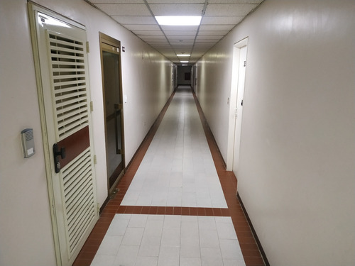 Imagen 4 de 12 de Venta De Oficina En El Multicentro Profesional Macaracuay