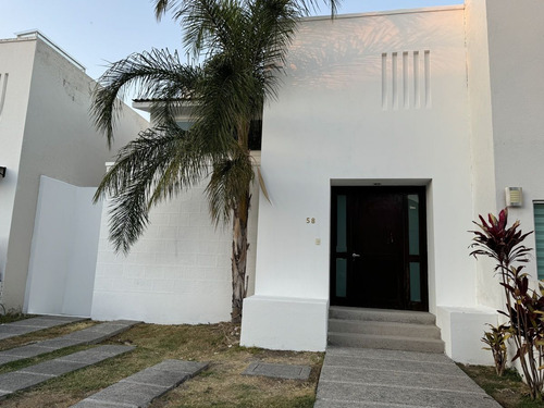Casa En Venta En Claustros Delcampestre La Joya