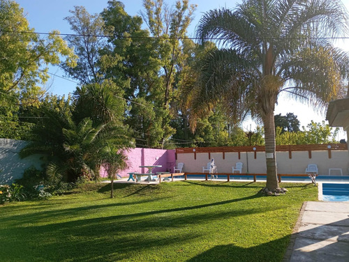 Casa En Venta - 4 Dormitorios 3 Baños - 9 De Abril