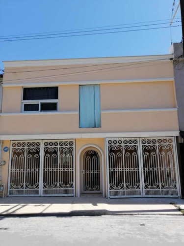 Imagen 2 de 17 de Casa De 3 Recamaras Y 5 Baños Y Cochera Para 2 Carros