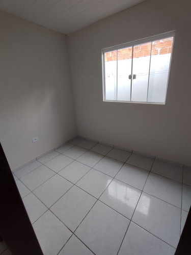 Casa À Venda Com Ótima Localização.