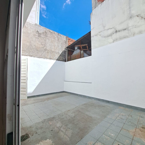 Venta Ph 2amb Con 2 Patios, Sin Expensas, Flores