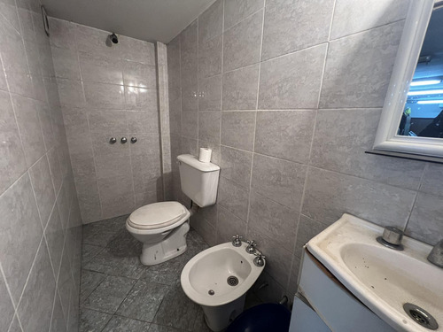 Venta Local Con Galpón En Parque Chas