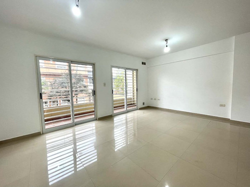 Venta Dpto 2 Amb Sáenz Peña Con Cochera Y Balcón 