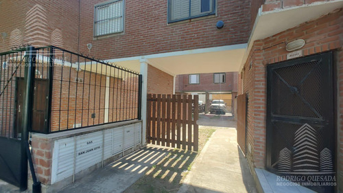 Dúplex De 2 Dormitorios C/ Cochera En Costa Azul.