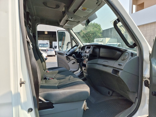 Imagem 14 de 15 de Iveco Daily 35s14 2018 Baú Ar Condicionado