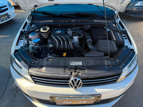 Volkswagen Jetta 2.0 Comfortline Flex 4p Automática