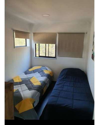 Vende Casa Entre Algarrobo Y El Quisco, De 4 Dormitorios Y 3