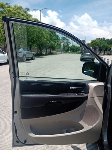 Imagen 13 de 15 de Dodge Caravan Se T/a Modelo 2017