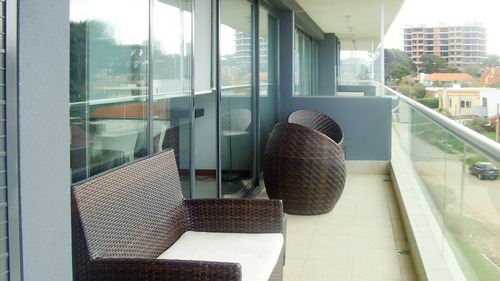 Imagen 2 de 9 de Apartamento En Venta De 2 Dormitorios En Playa Brava (ref: Lij-2352)