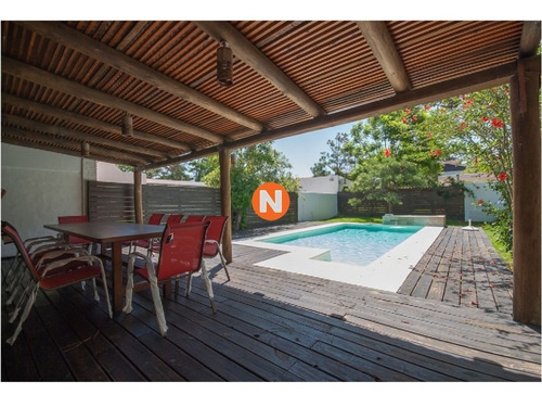 Casa En Venta, Mansa, Punta Del Este, 4 Dormitorios.- Ref: 209956
