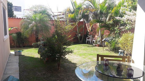 Bela Casa A Venda Em Jacareí, A Poucos Minutos Do Centro Da Cidade, Aceita Financiamento - Ca1314