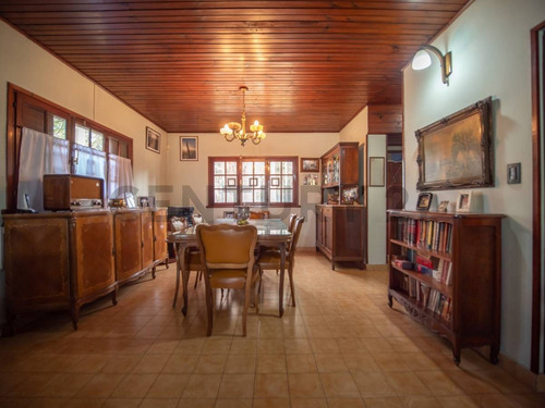 Casa En Venta De 3 Dormitorios En City Bell 465 Y 13c