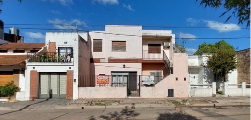 Casa Con Importante Patio Y Departamento En Gualeguaychu