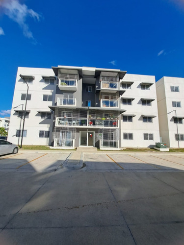 Apartamento En Alquiler En Primer Nivel En Las Américas, Santo Domingo Este.