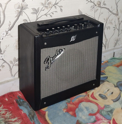 Fender Mustang I V2 20w - Willaudio (Usado)