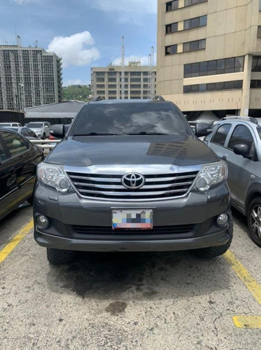Imagen 2 de 6 de Toyota Fortuner