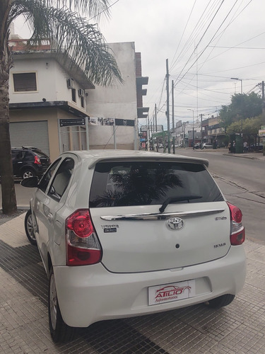 Imagen 8 de 15 de Toyota Etios 2016 1.5 Xls