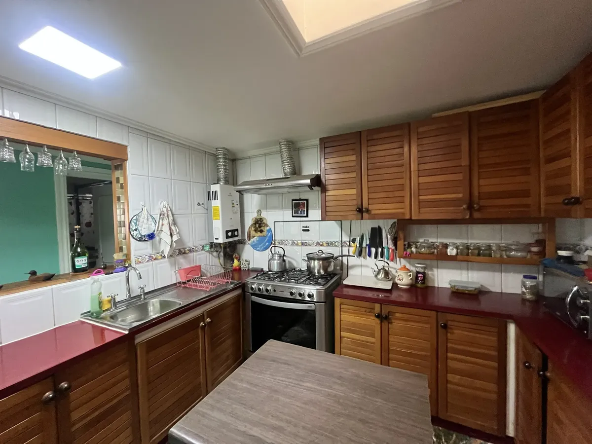 Imagen 5 de 19 de Espaciosa Y Luminosa, Cocina Equipada, Cuenta Con Bodega.