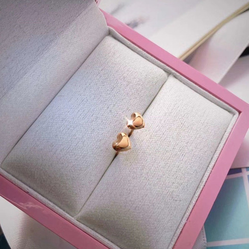 Imagen 2 de 4 de Aros Pegados Corazón 18k