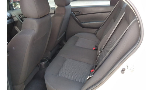 Imagen 4 de 7 de Chevrolet Aveo 2015 1.6 Lt Mt (b)