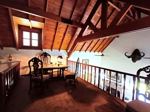 Casa Con Hermoso Parque Y Piscina En Manuel Alberti