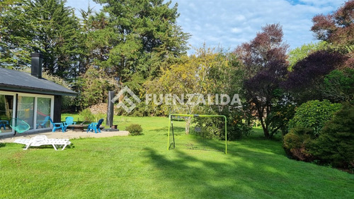 Casa De Campo Remodelada De 4d4b Con Jardin En Frutillar