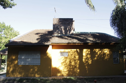 Chalet En Garin.muy Lindo.