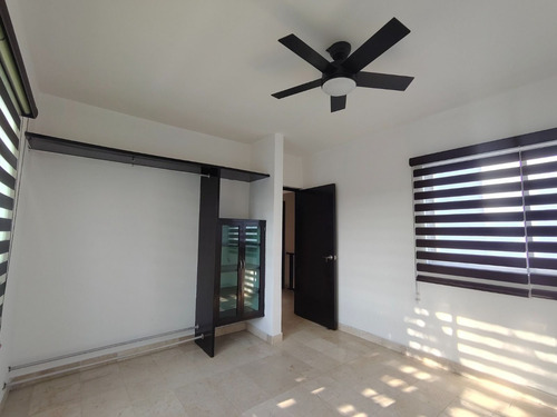 Casa En Venta En Col. Ricardo Flores Magon, Ver