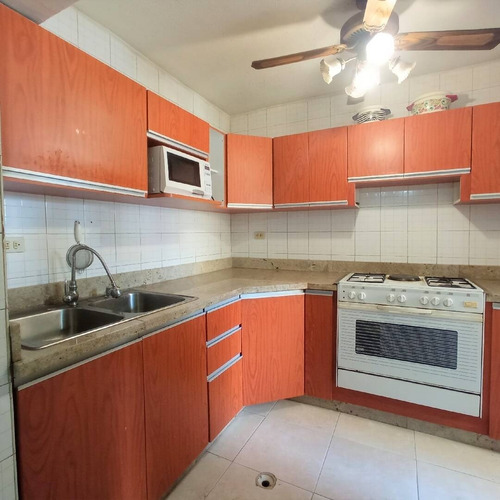 Imagen 4 de 11 de Ninoska Fuenmayor Ofrece Apartamento En Venta. Residencias Luxor, Valles De Camoruco Valencia.
