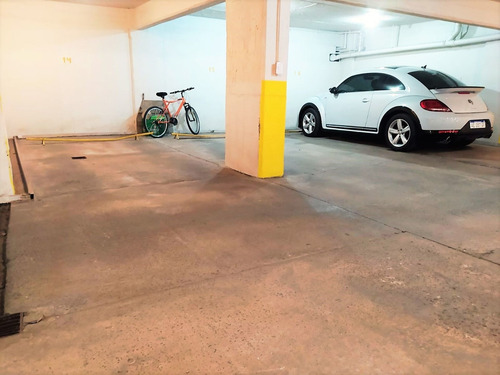 Imagen 1 de 11 de Venta Cochera En Zona Peatonal - Oportunidad