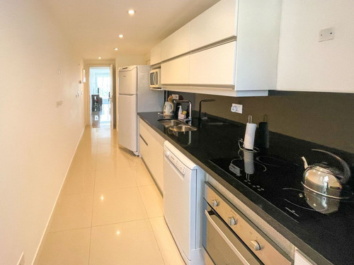Imagen 6 de 11 de Apartamento En Venta De 2 Dormitorios En Playa Mansa (ref: Lij-5412)