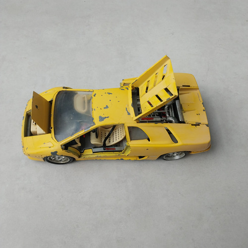 Bburago Lamborghini Diablo 1/18 Arrumar Diorama Oficina Amarelo (Usado)