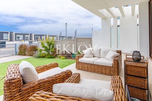 Casa Mediterránea En Lomas De Montemar, Moderna Y Con Vista