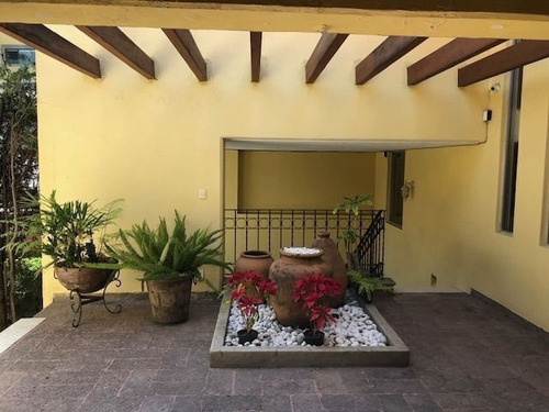Una Casa Comoda, Iluminada Y Funcional Es Ideal Para Disfrutar De La Vida Diaria