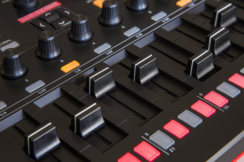 Controlador Midi Akai Mpd232 Usb Con Faders Profesional