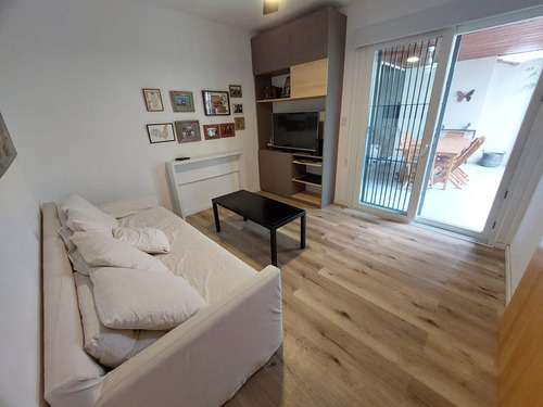 Casa Renovada En San Isidro
