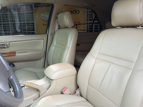 Imagen 11 de 16 de Toyota Fortuner Sr
