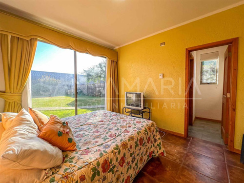 Casa En Venta De 5 Dormitorios En Pingueral