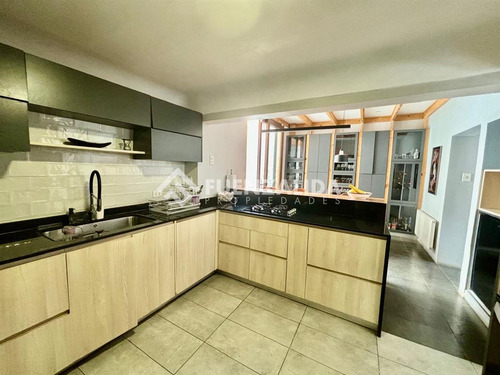 Casa En Venta De 3 Dorm. En La Reina