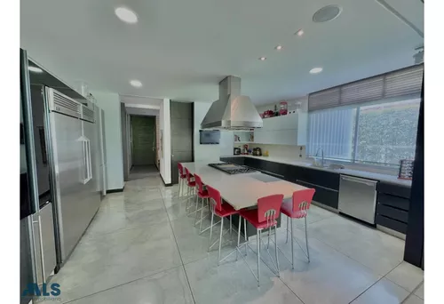 Hermosa Casa Con Energía Solar En Una Ubicación ...(mls#253904)