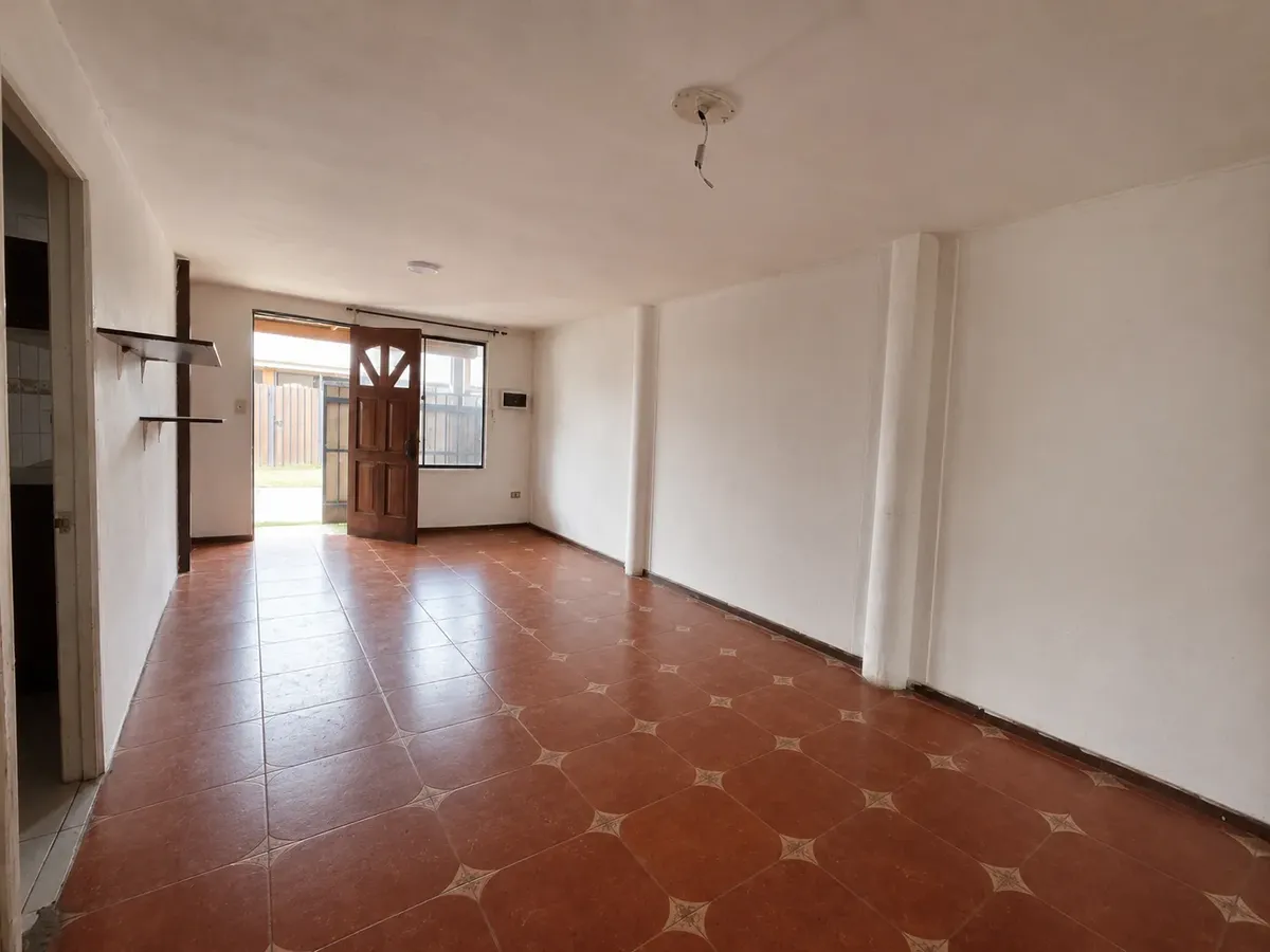 Imagen 3 de 14 de Amplia Casa De 3 Dormitorios A Precio Inigualable En Romeral
