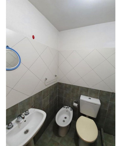 Departamento Con Patio En Pb, Montevideo Y Lima, Expensas Bajisimas !