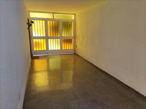 Imagen 3 de 25 de Venta Casa - Garage, Consultorio, 2/3 Dormis - 35 E/ 1 Y 2
