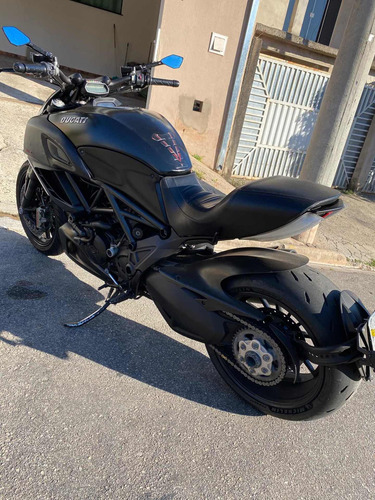 Imagem 3 de 8 de Ducati Diavel Dark