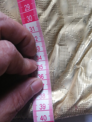 Imagen 8 de 10 de Bolso De Mano M K Dorado Metálico Entre Ahulado