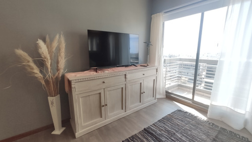 Imagen 20 de 27 de Hermoso Departamento De Categoria ,con Muy Lindas Vistas Al Rio Y A La Ciudad. Seguridad 24hs. Cochera Cub, Piscina, Gym, Laundry, Sum, Parrillas, Sauna, Jacuzzi, Cocheras Cortesía. Apto Profesional.